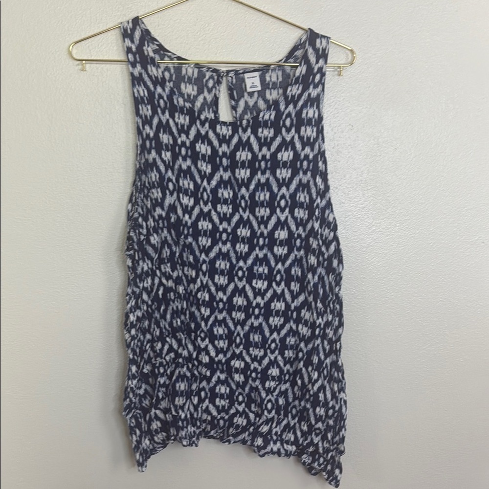 Women’s  XL Old Navy Blue and White Patterned Sleveless Top